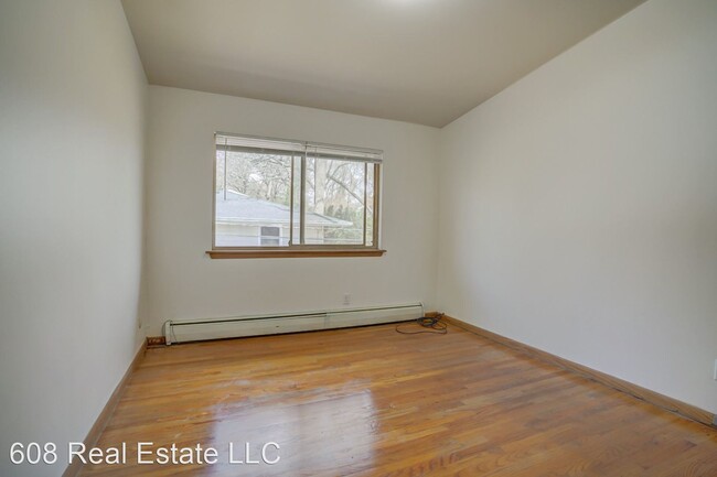 Building Photo - 6206-6206 Eastgate Rd