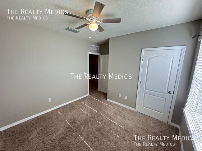 Building Photo - 404 Tanglewood Dr