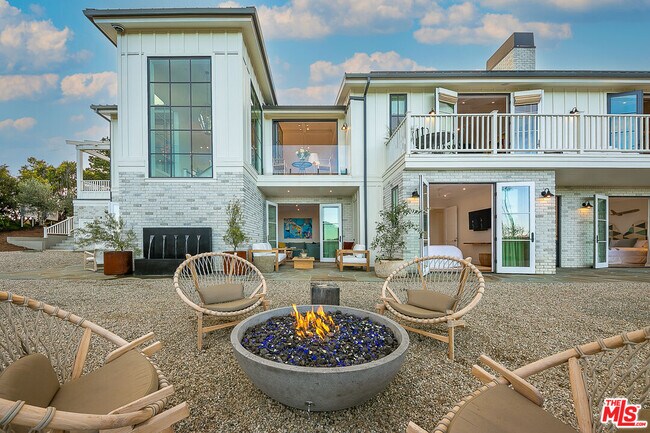 Building Photo - 5770 Busch Dr