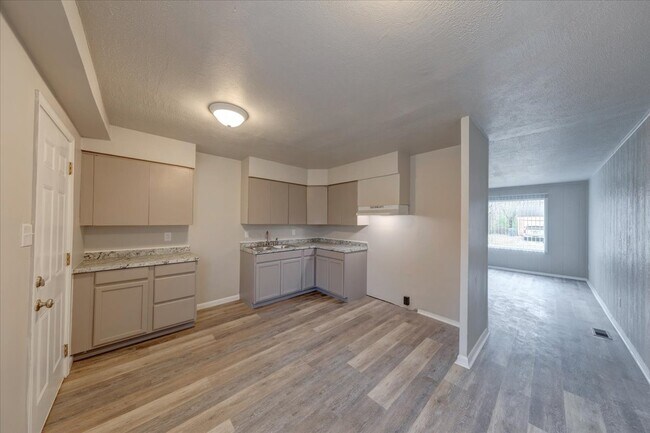 Building Photo - 7614 E 34th St