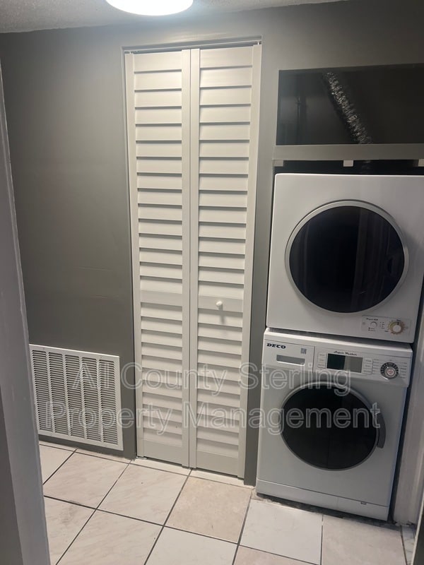 Building Photo - 521 SE 14th Terrace