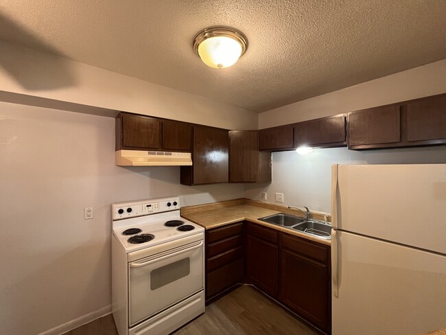Building Photo - 320 Landing