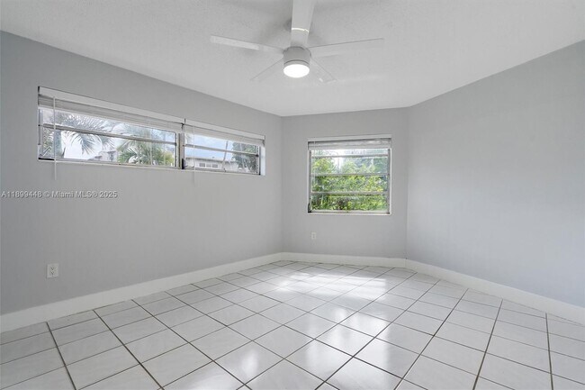 Building Photo - 1635 NE Miami Gardens Dr