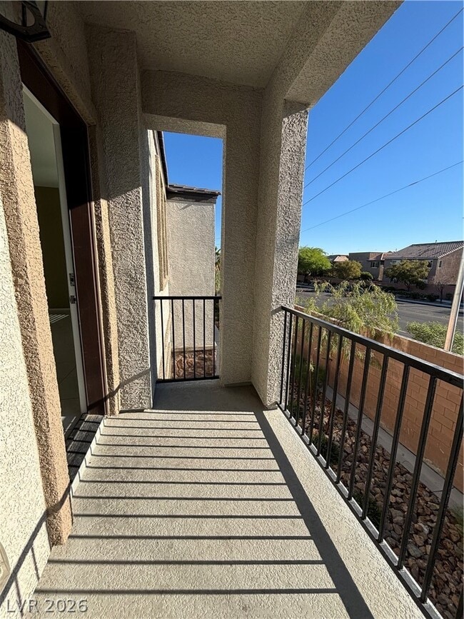 Building Photo - 5672 Sartorial St