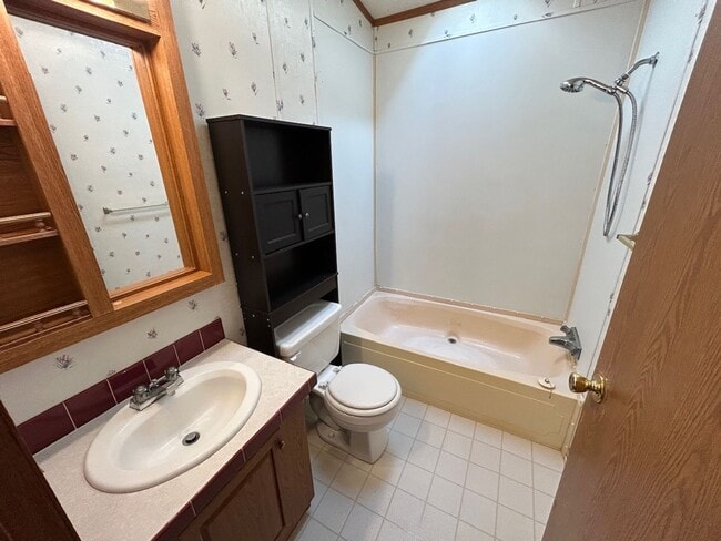 Building Photo - 3 Bed 2 Bath Mobile Home with Fenced Yard and Storage Shed
