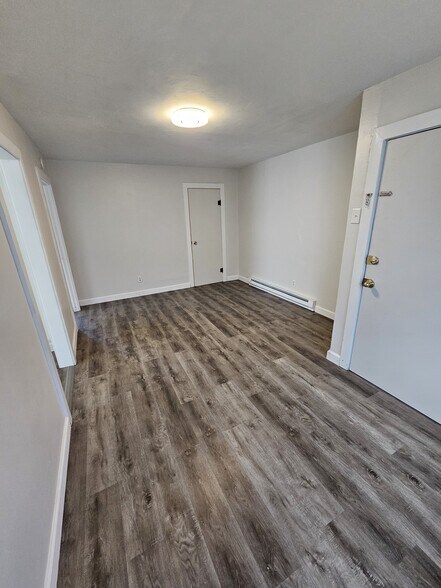 Building Photo - 420 W Hickory St