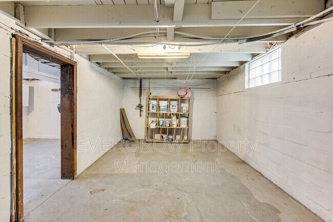 Building Photo - 3470 N Kenwood Ave