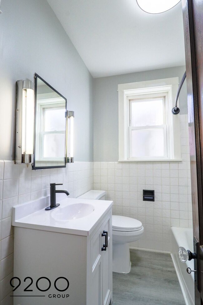 Building Photo - Newly Renovated 2Bed/1Bath in Charming Sou...