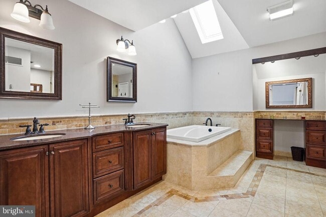 Building Photo - 244 Mathers Rd