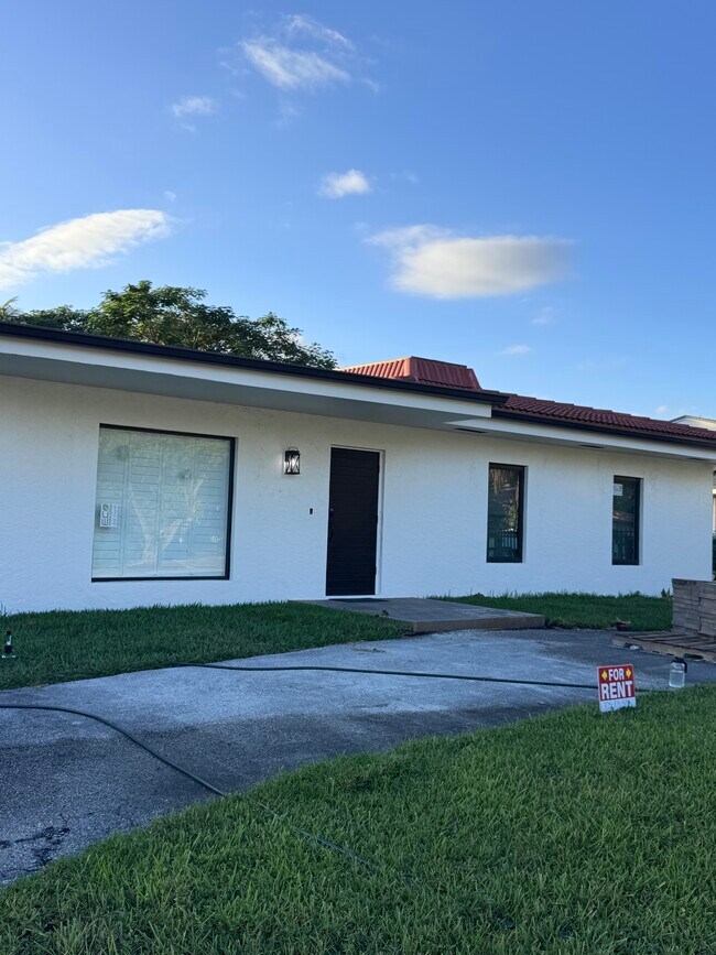 Building Photo - 8024 SW 91 Ave