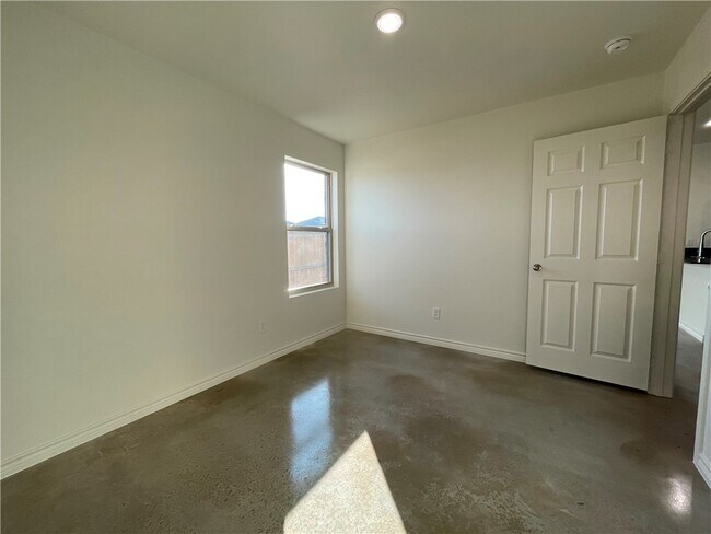 Building Photo - 2404 Duntov Dr