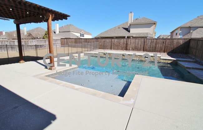 Building Photo - Executive 2-Story 5/4/2 with Sparkling In-Ground Pool in Mansfield!