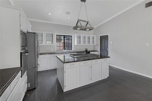 Building Photo - 9 Quail Run Rd