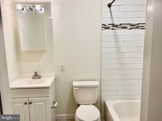 Building Photo - 1300 Spruce St