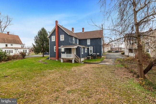 Building Photo - 27 E Bel Air Ave