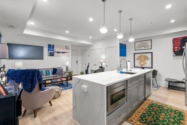 Building Photo - 2 Bed 2 Bath - Adams Morgan Condo - Comple...
