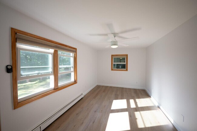 Building Photo - 468 Hillside Rd