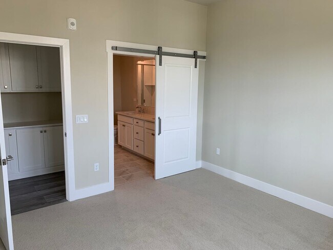 Building Photo - Luxury Apartment in The Cannery