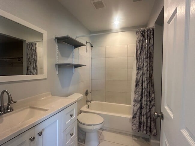 Building Photo - Ready for move in