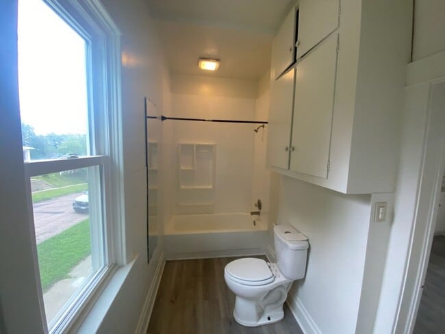 Building Photo - LEASE TO OWN $1,300 MO