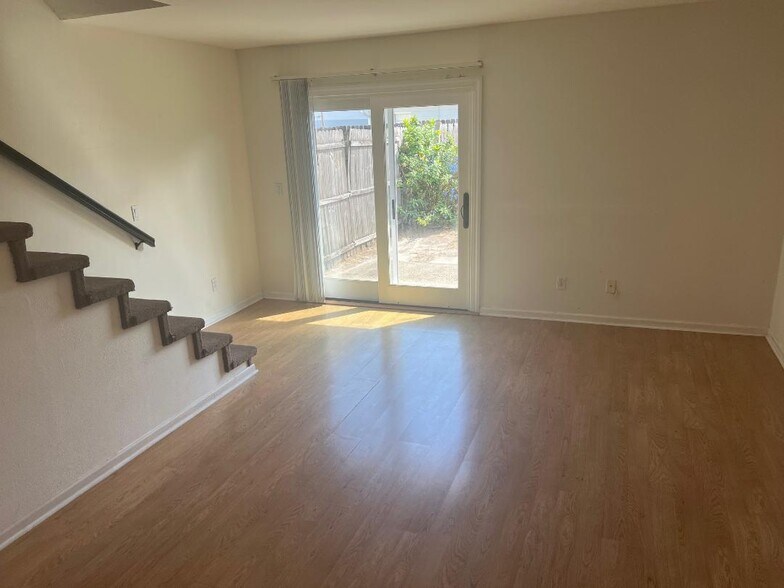 Building Photo - 12325 Villager Ct
