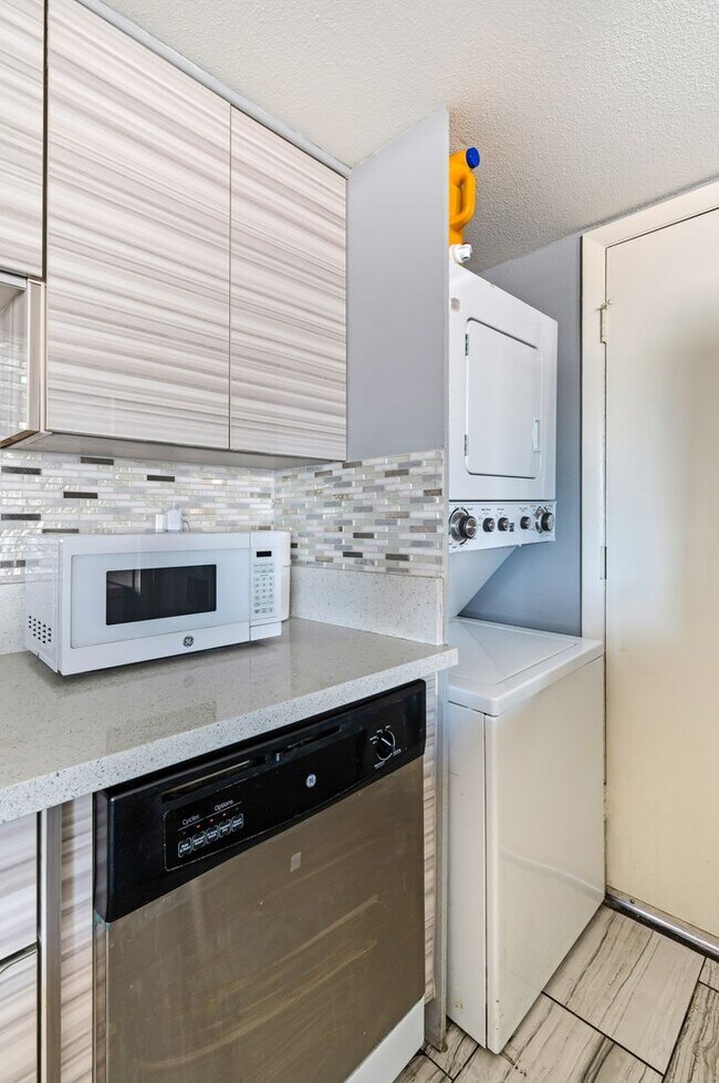 Building Photo - 1372 Lorilynn