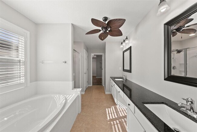 Building Photo - 14019 Crater Cir