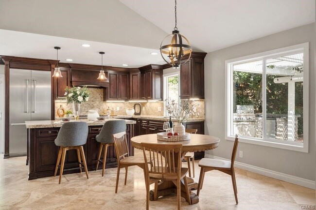 Building Photo - 6908 Country Club Dr