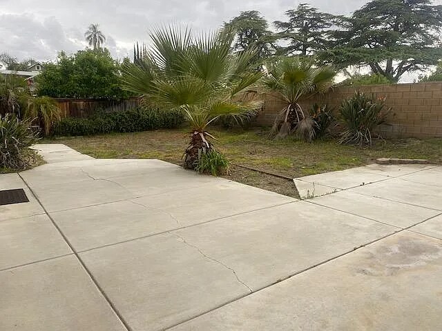 Building Photo - 375 Deodar St