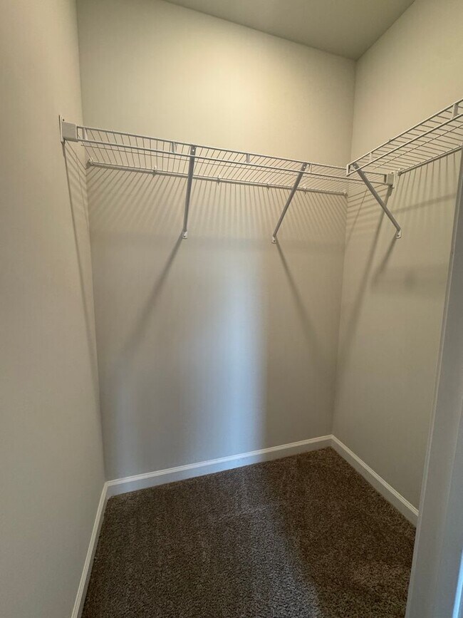 Building Photo - 203 Rye Cir