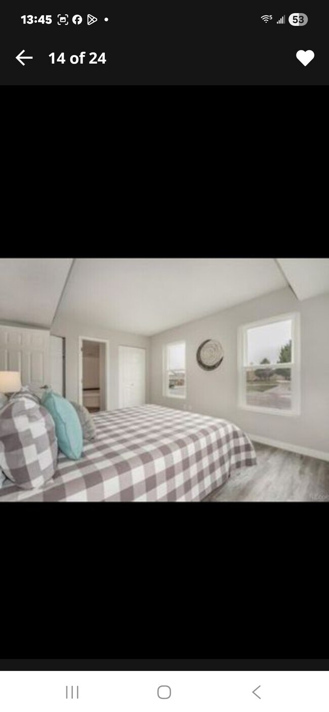 Building Photo - 12093 W Cross Dr