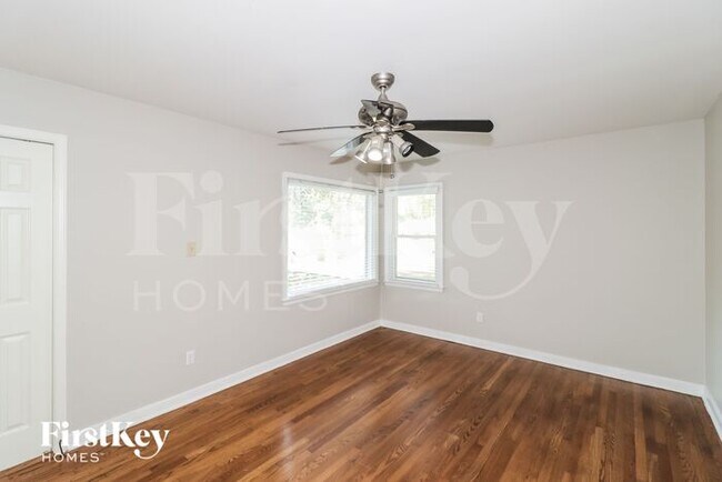 Building Photo - 4205 Charleswood Rd