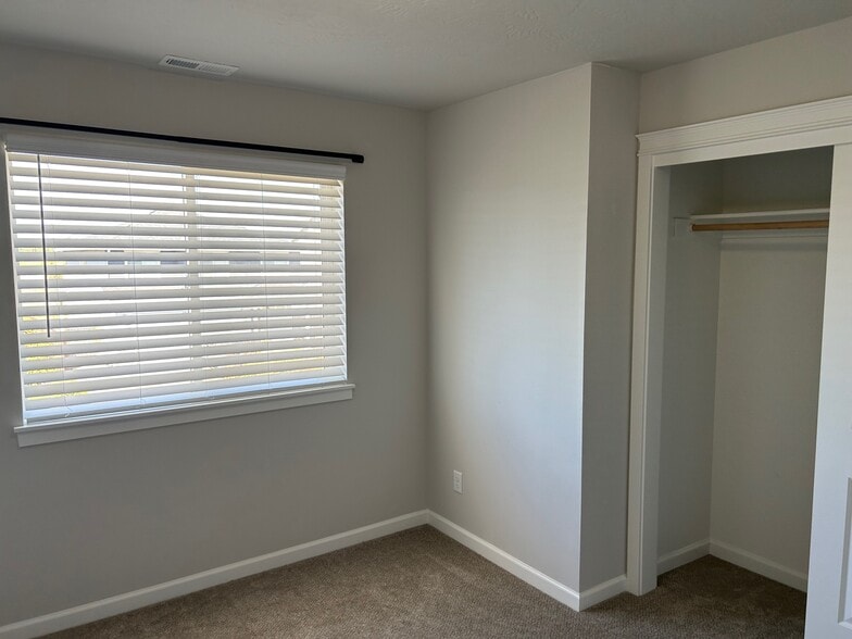Bedroom 2 - 4546 Sagecrest Dr NE