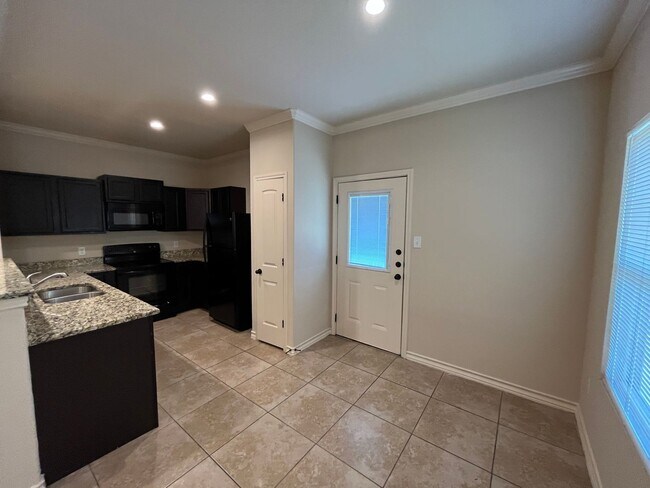 Building Photo - 7011 Micayla Cv