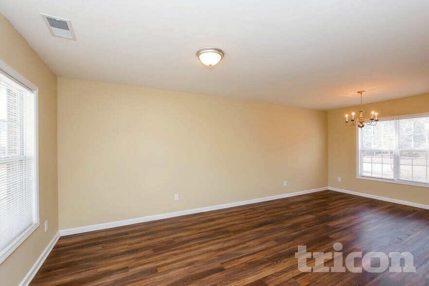 Building Photo - 403 Parkstone Ct