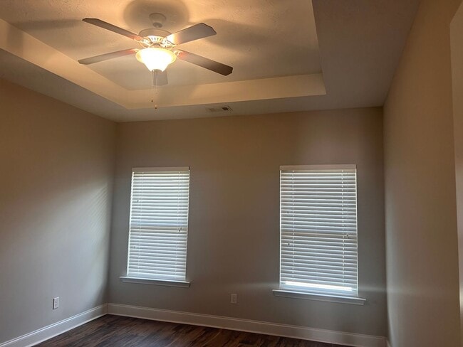 Building Photo - 8033 High Vista Ln