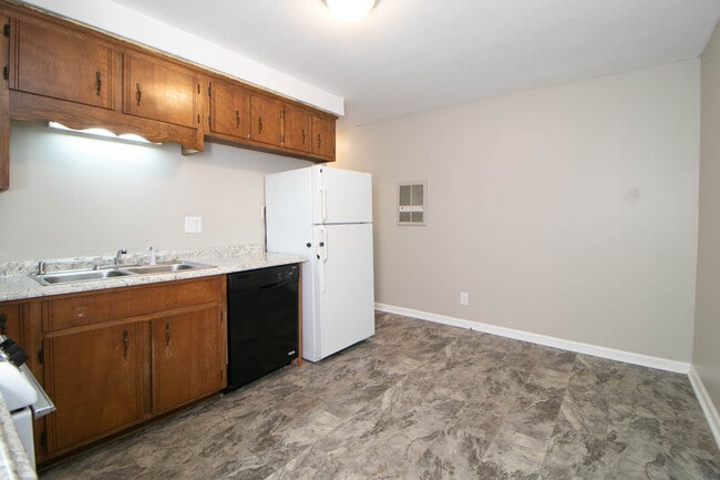 Building Photo - 1436 McCan Dr