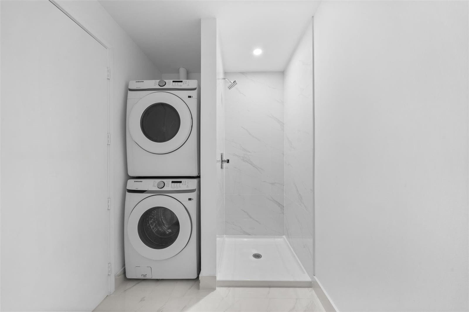 Building Photo - 700 NE 24th St