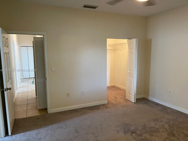 Building Photo - 380 NE 31st Terrace