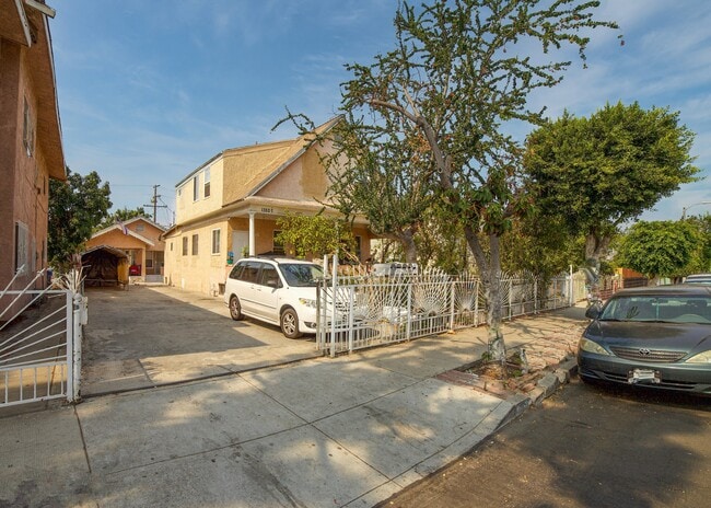 Building Photo - 1352 E 21st St