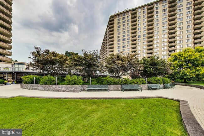 Building Photo - 5225 Pooks Hill Rd