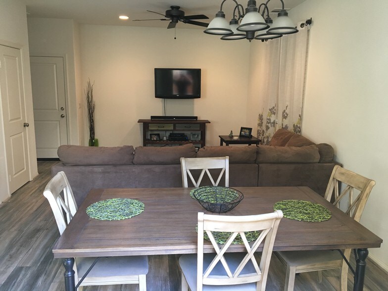 The Great Room - 10958 Kittridge St