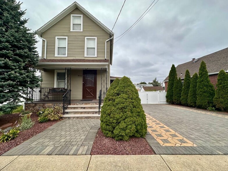 Primary Photo - 13 Idlewild Ave