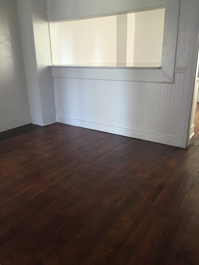 Building Photo - 3 Bedroom 2 Bath with Yard -York City SD