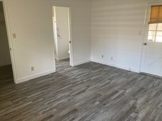 Building Photo - 1229 Eastridge Dr