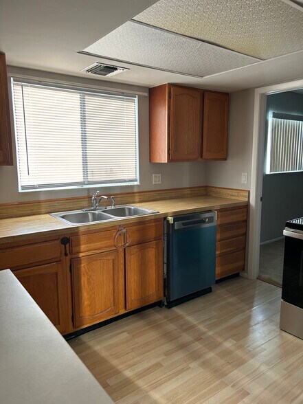Kitchen - 1376 Chesapeake Ave