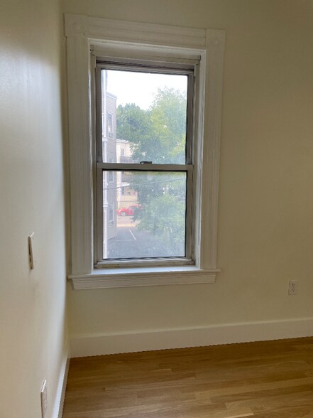 Building Photo - 18 Bradbury St