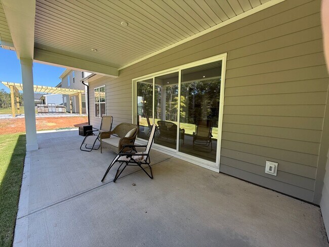 Building Photo - Beautiful 4 Bedroom Single Family Home
