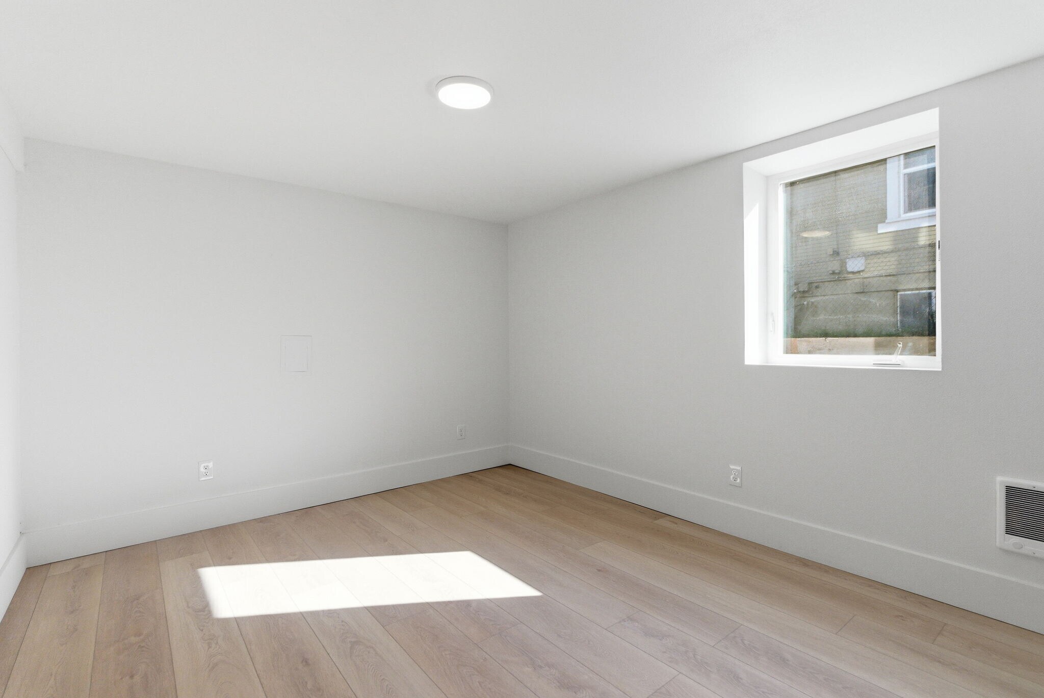 Building Photo - 2945 NE 57th Ave