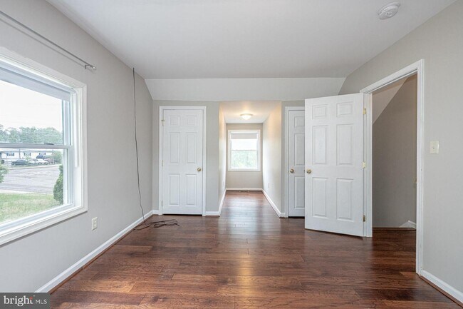 Building Photo - 2416 Fort Dr